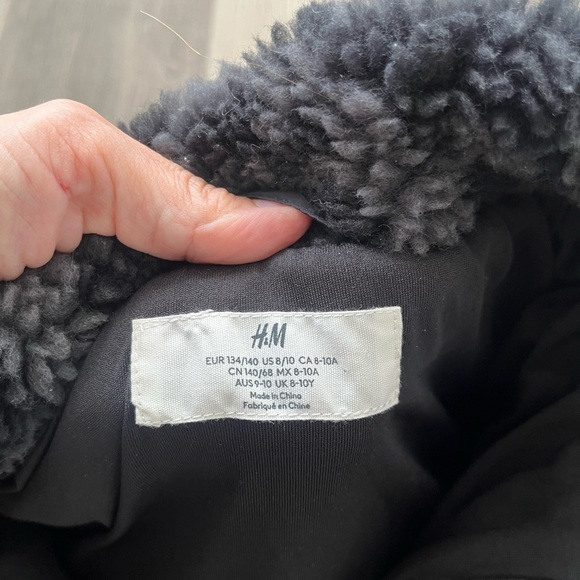 H&M Kids Black and Gray Checkered Fleece Jacket - Picture 3 of 4